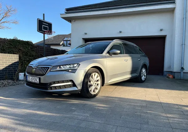 samochody osobowe Skoda Superb cena 54000 przebieg: 642000, rok produkcji 2020 z Szczecin